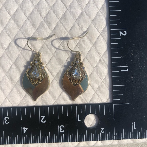 Beautiful vintage feel fun lightweight earrings ✨ - Picture 3 of 10